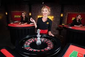 Antarmuka aplikasi shellshocker menampilkan meja live dealer blackjack dan menu sportsbook di perangkat mobile